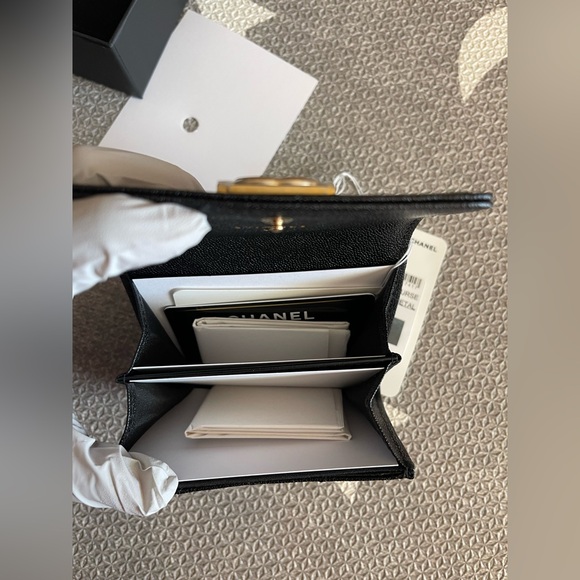 Price is firm NWT Chanel le boy card holder/compact wallet - Picture 7 of 11